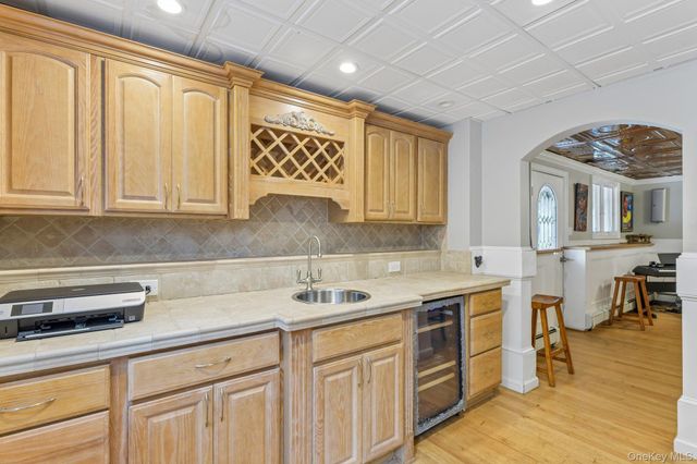 588 E. Long Beach Road, Nissequogue, NY 11780