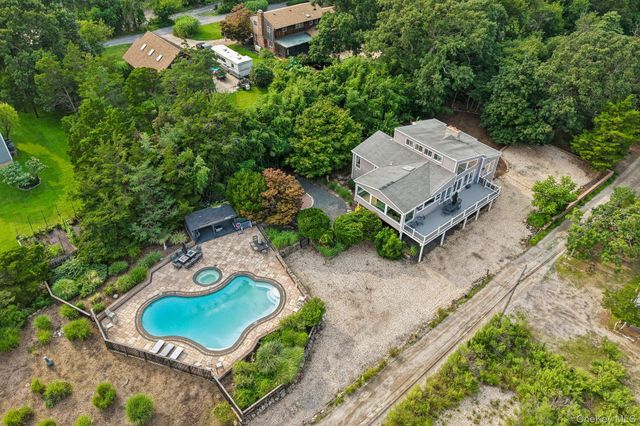 588 E. Long Beach Road, Nissequogue, NY 11780