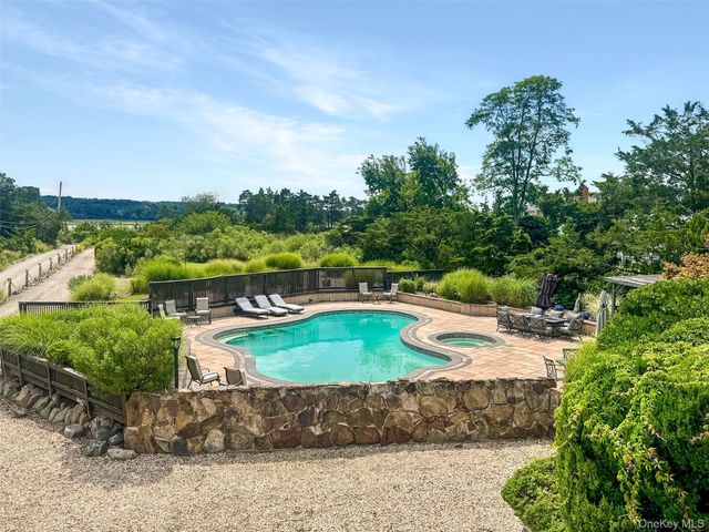 588 E. Long Beach Road, Nissequogue, NY 11780