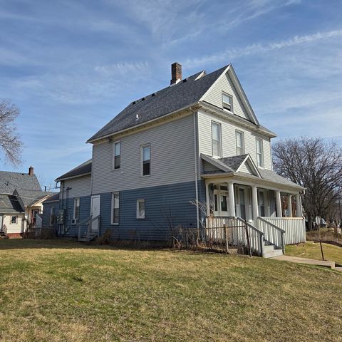 737 17th Street, Rock Island, IL 61201