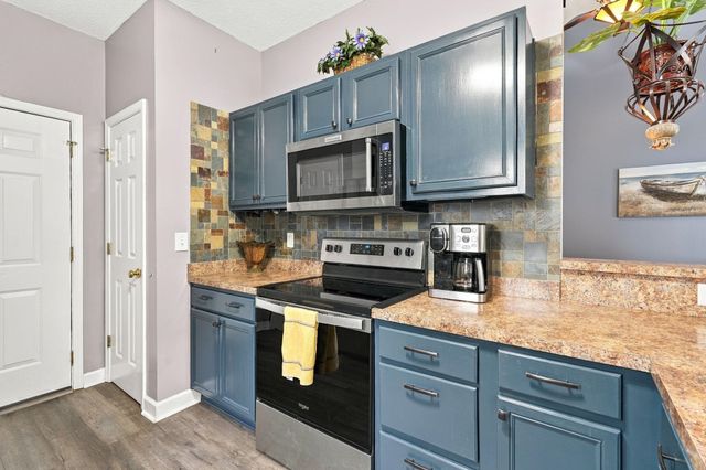 649 Wintercreeper Dr., Longs, SC 29568