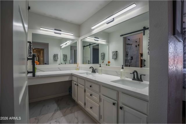 10080 E MOUNTAINVIEW LAKE Drive 204, Scottsdale, AZ 85258