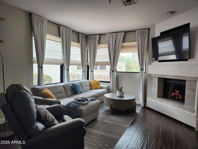 10080 E MOUNTAINVIEW LAKE Drive 204, Scottsdale, AZ 85258