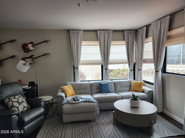 10080 E MOUNTAINVIEW LAKE Drive 204, Scottsdale, AZ 85258