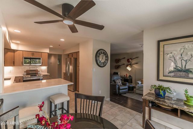 10080 E MOUNTAINVIEW LAKE Drive 204, Scottsdale, AZ 85258