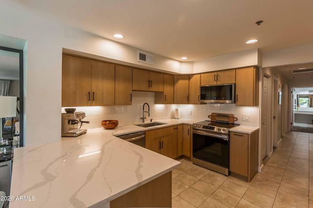 10080 E MOUNTAINVIEW LAKE Drive 204, Scottsdale, AZ 85258