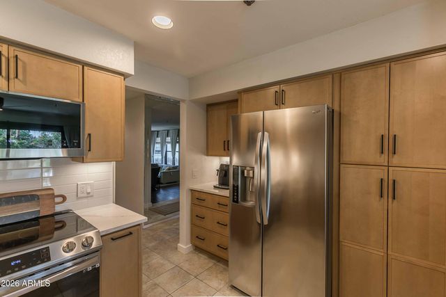 10080 E MOUNTAINVIEW LAKE Drive 204, Scottsdale, AZ 85258