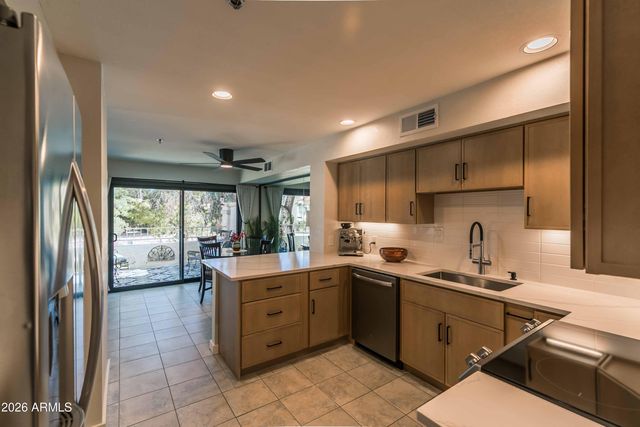 10080 E MOUNTAINVIEW LAKE Drive 204, Scottsdale, AZ 85258