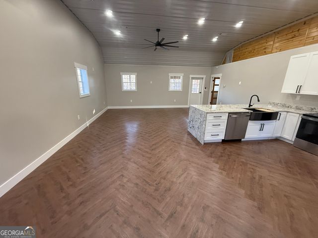 94 Lakewood Drive, Wedowee, AL 36278