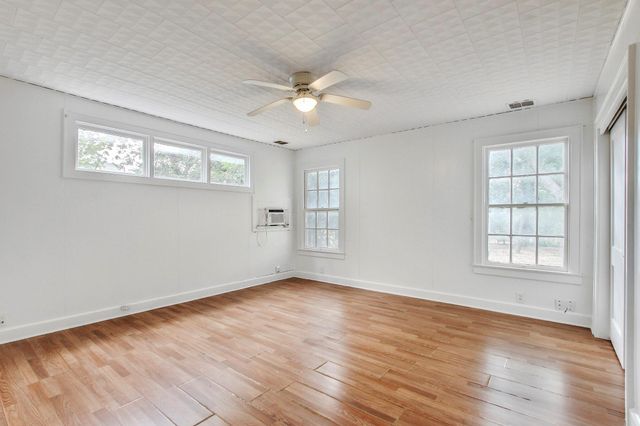 1403 Burns BLVD, Taylor, TX 76574