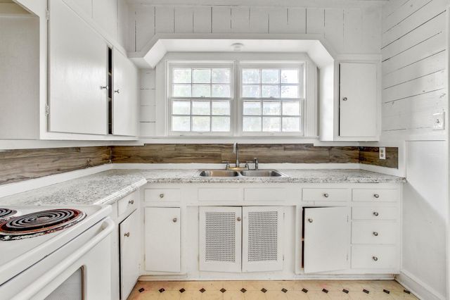 1403 Burns BLVD, Taylor, TX 76574