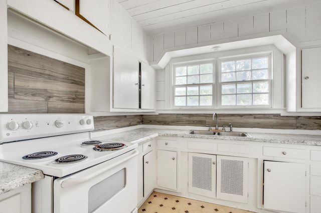 1403 Burns BLVD, Taylor, TX 76574