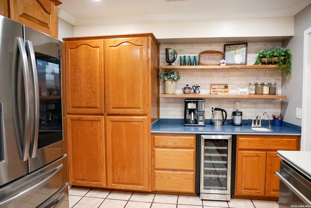 8815 E Spanish Moss, Windcrest, TX 78239