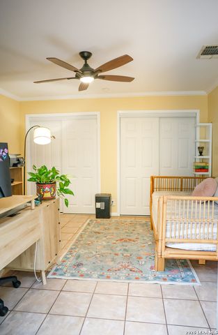 8815 E Spanish Moss, Windcrest, TX 78239