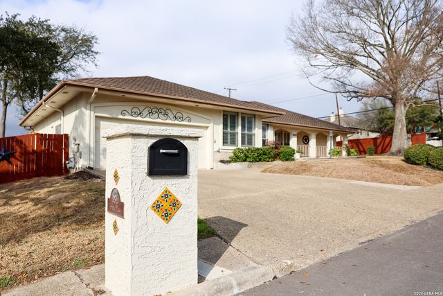 8815 E Spanish Moss, Windcrest, TX 78239