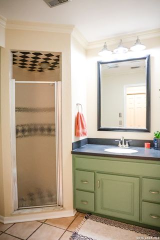 8815 E Spanish Moss, Windcrest, TX 78239