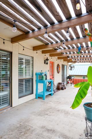 8815 E Spanish Moss, Windcrest, TX 78239