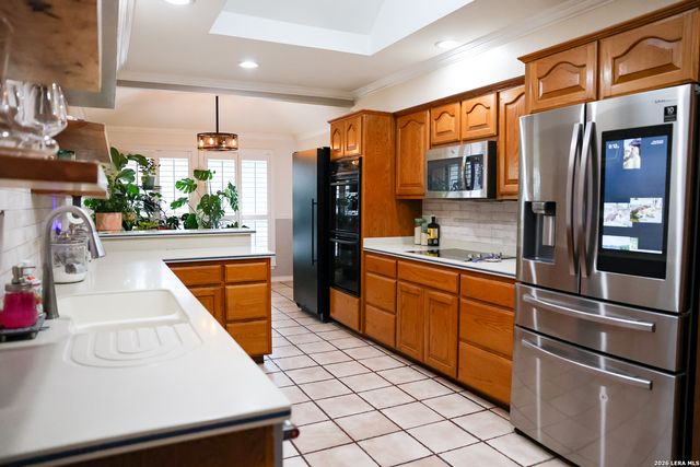 8815 E Spanish Moss, Windcrest, TX 78239