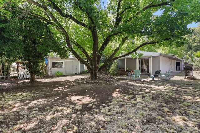 2165 Paris Avenue, Redding, CA 96001