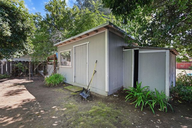 2165 Paris Avenue, Redding, CA 96001
