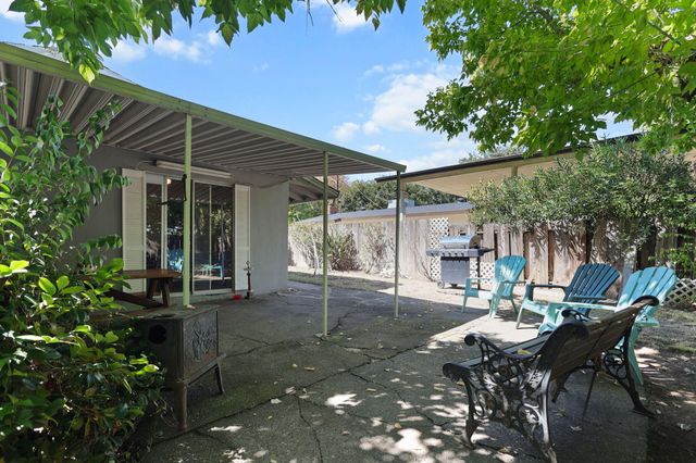 2165 Paris Avenue, Redding, CA 96001