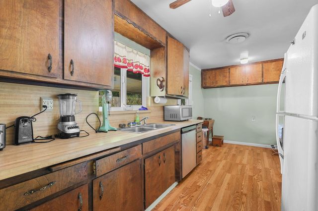 2165 Paris Avenue, Redding, CA 96001