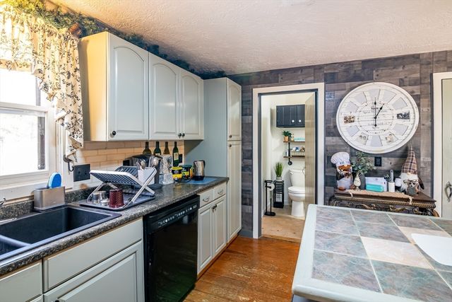40 Scenic Ave, Webster, MA 01570