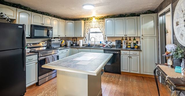 40 Scenic Ave, Webster, MA 01570