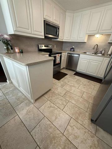 832 Chateau Valee Circle, Bedford, TX 76022