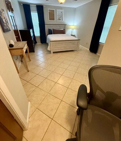 832 Chateau Valee Circle, Bedford, TX 76022