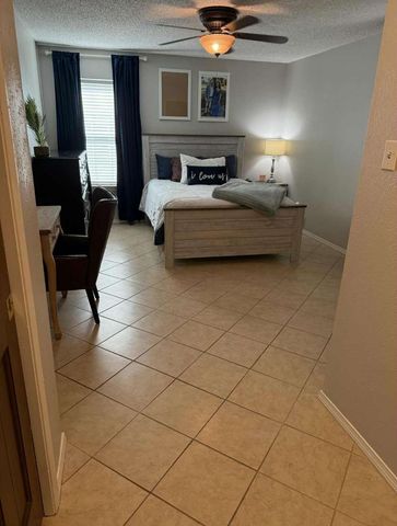 832 Chateau Valee Circle, Bedford, TX 76022