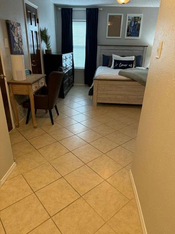 832 Chateau Valee Circle, Bedford, TX 76022