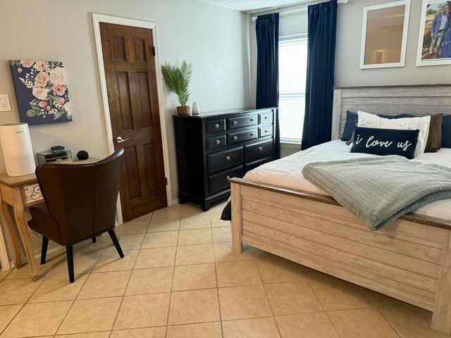 832 Chateau Valee Circle, Bedford, TX 76022