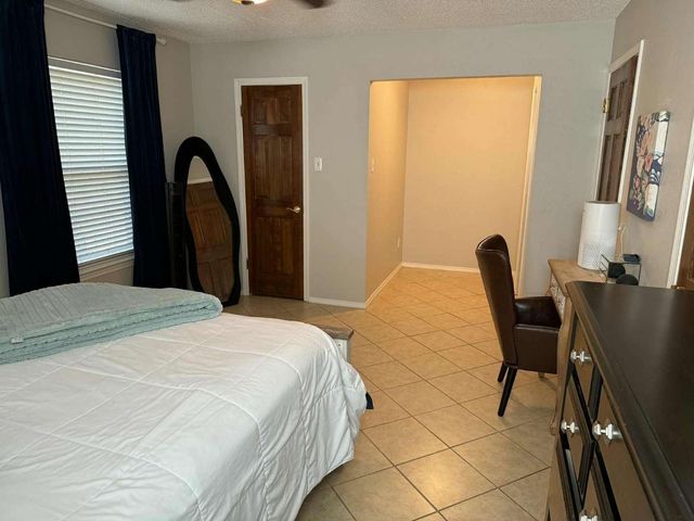 832 Chateau Valee Circle, Bedford, TX 76022