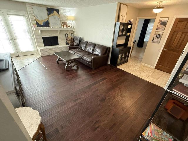 832 Chateau Valee Circle, Bedford, TX 76022