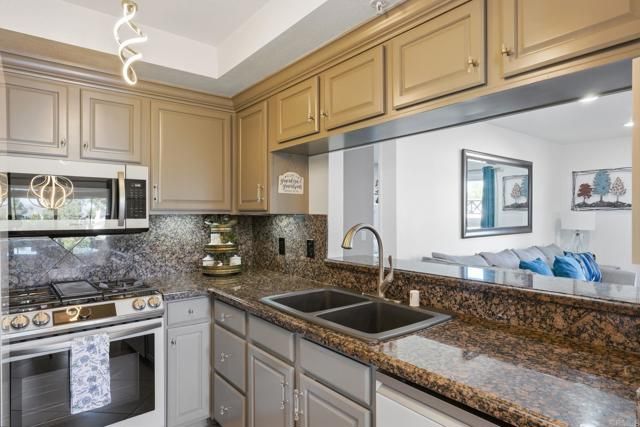 2083 Lakeridge Circle 104, Chula Vista, CA 91913