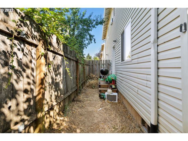 7636 Se HENDERSON St, Portland, OR 97206