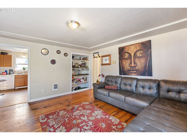 7636 Se HENDERSON St, Portland, OR 97206