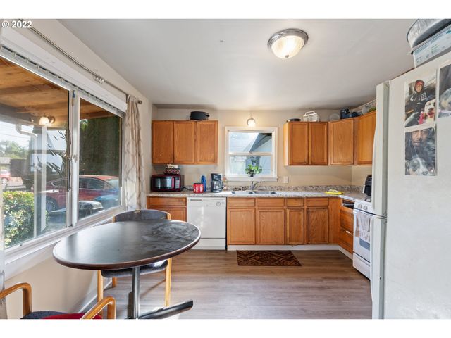 7636 Se HENDERSON St, Portland, OR 97206