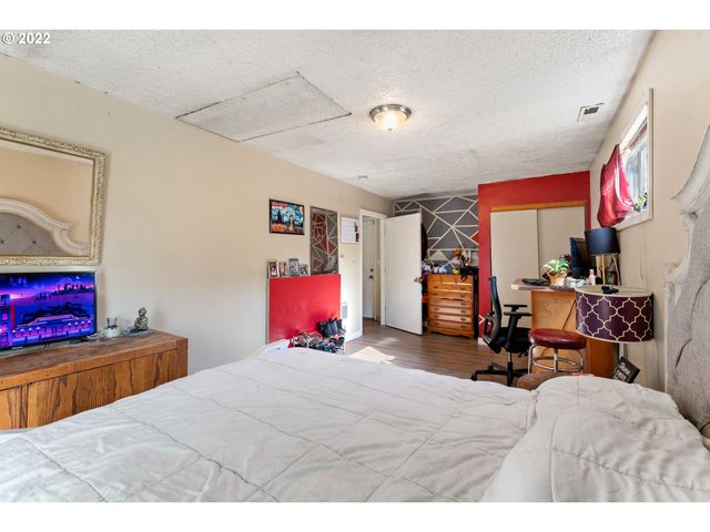 7636 Se HENDERSON St, Portland, OR 97206