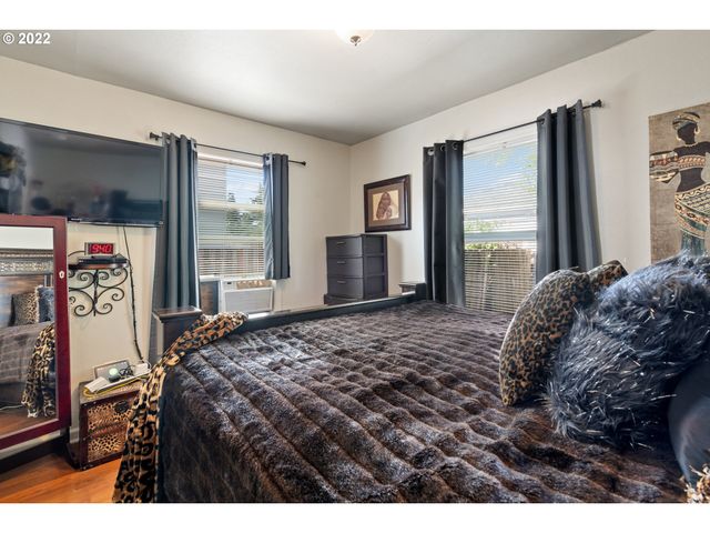 7636 Se HENDERSON St, Portland, OR 97206