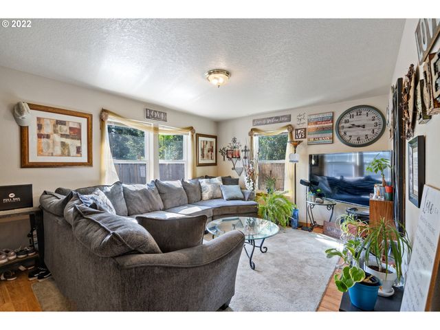 7636 Se HENDERSON St, Portland, OR 97206