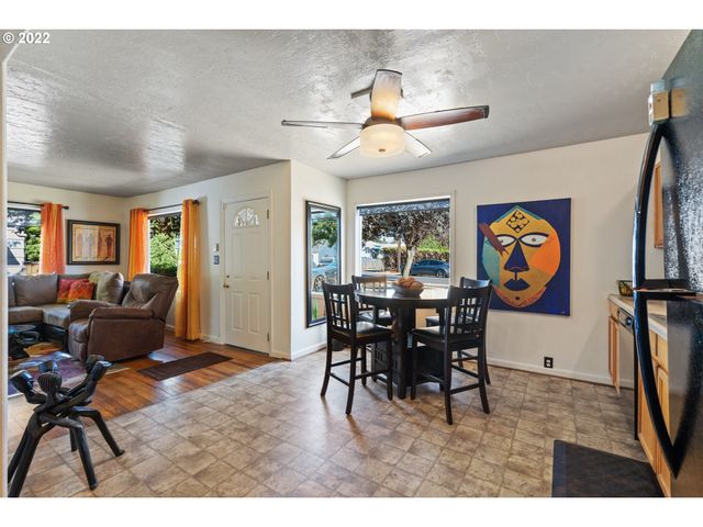 7636 Se HENDERSON St, Portland, OR 97206