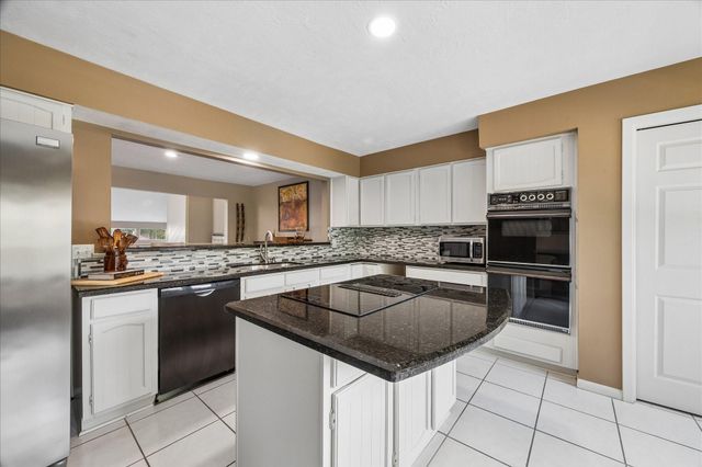 2811 Lighthouse Drive, Houston, TX 77058