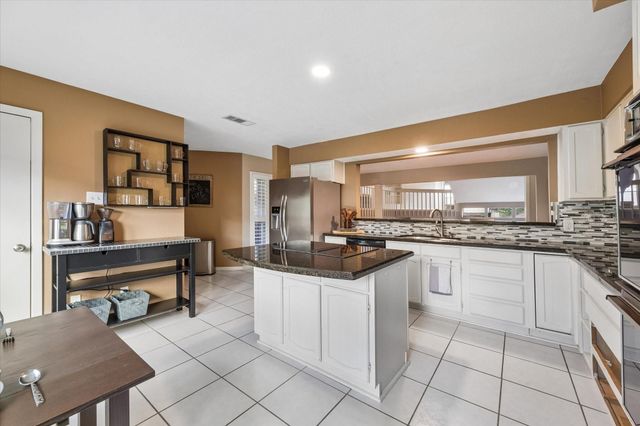 2811 Lighthouse Drive, Houston, TX 77058