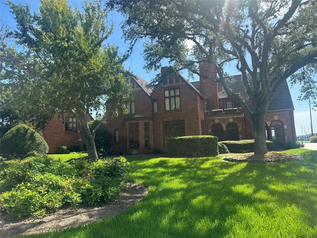 2811 Lighthouse Drive, Houston, TX 77058