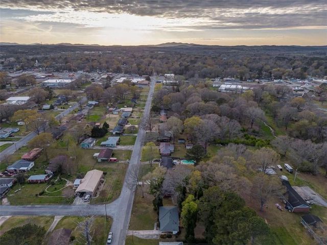 263 E Girard Avenue E, Cedartown, GA 30125