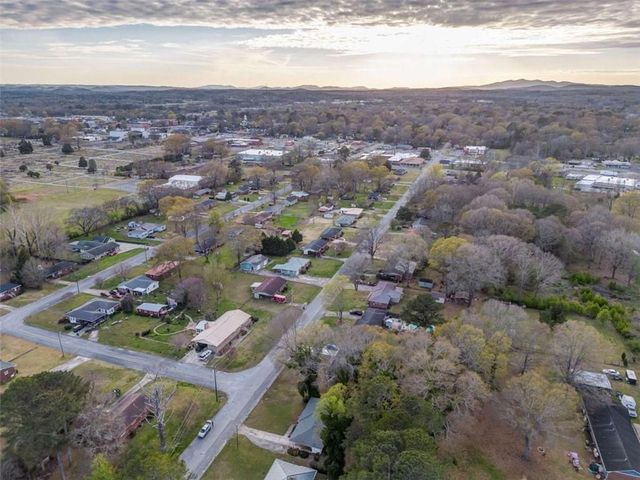 263 E Girard Avenue E, Cedartown, GA 30125