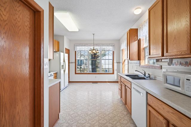 442 Meadowood Lane, Burnsville, MN 55337