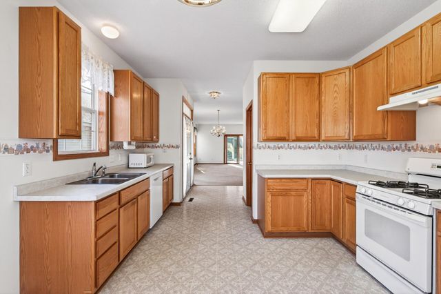 442 Meadowood Lane, Burnsville, MN 55337